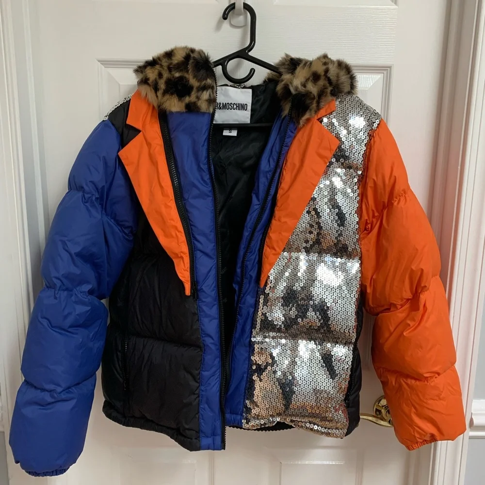10万円超品　LOVE MOSCHINO シルバー ダウンジャケット 44 Moschino x H&M | Jackets & Coats | Moschino X Hm 28 Sequinaccented